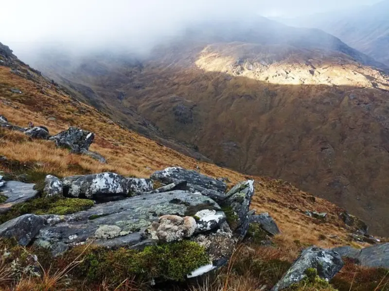 NH0804 : Rocks on the eastern ridge of Spidean Mialach, Inverness-shire