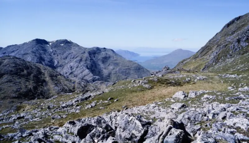 NG8700 : Shoulder along east ridge of Luinne Bheinn