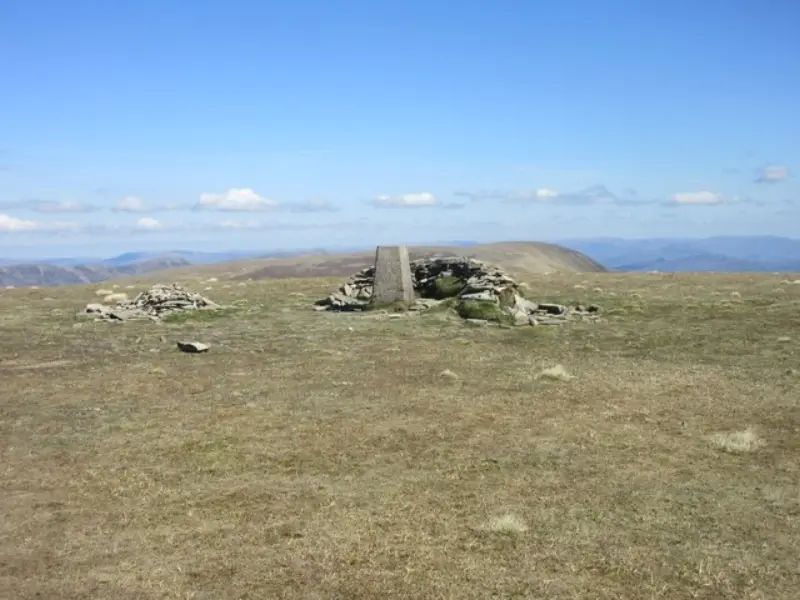 NN5973 : Trig pillar on Sgairneach Mhòr summit