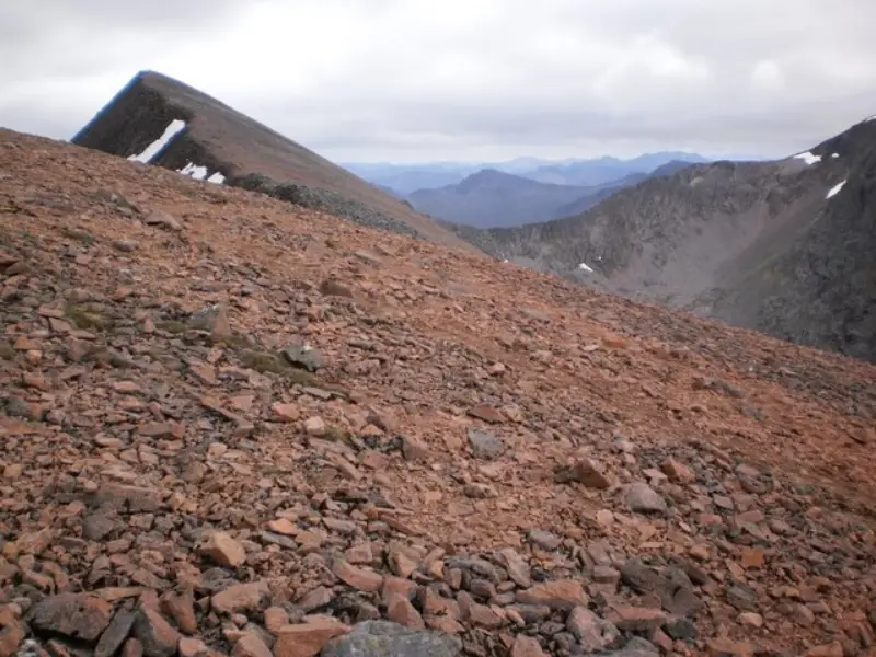 NN1772 : On the Carn Mor Dearg ridge