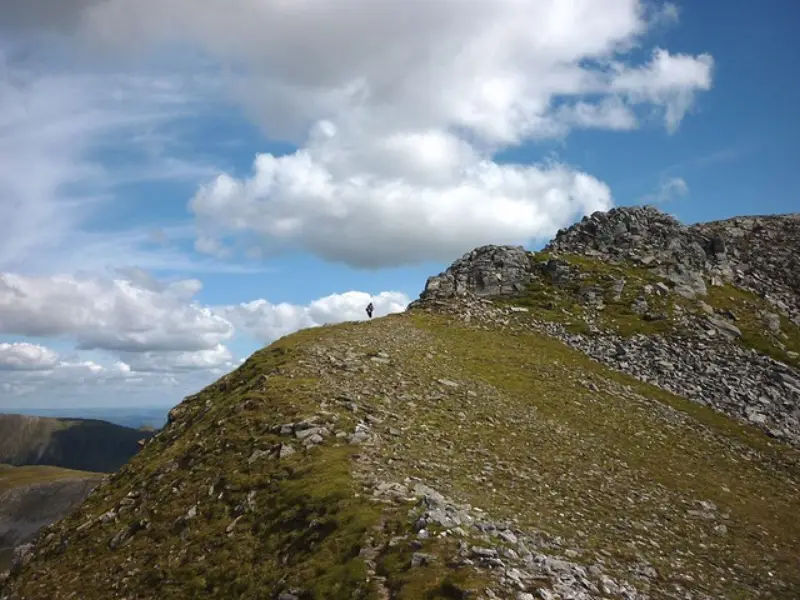 NH0915 : The north ridge of A' Chralaig