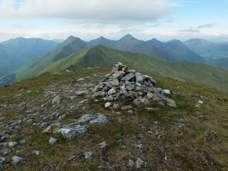 NH0314 : Cairn on the west end of Sgùrr a' Bhealaich Dheirg