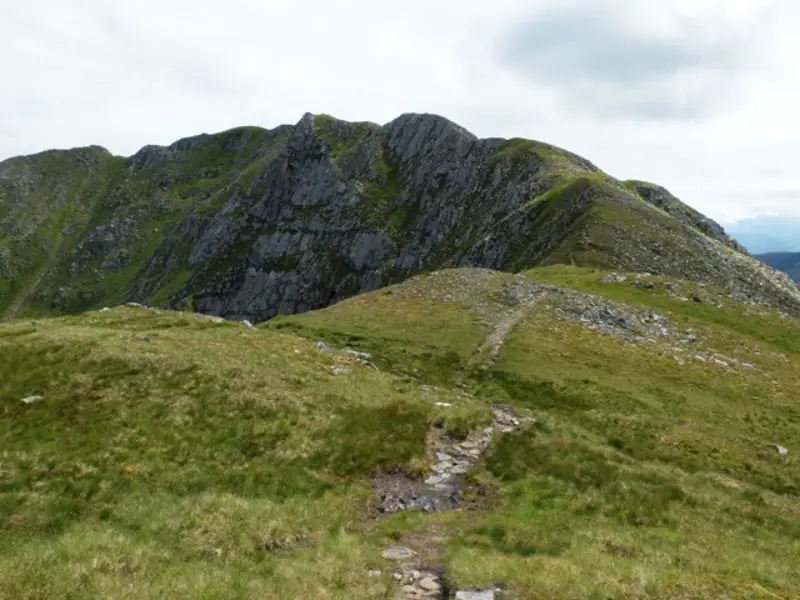 NH0408 : On the ridge west of Aonach air Chrith