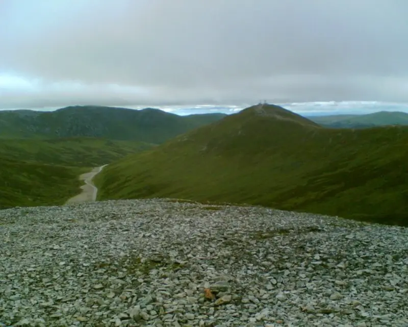 NO1379 : Scree on Carn Aosda