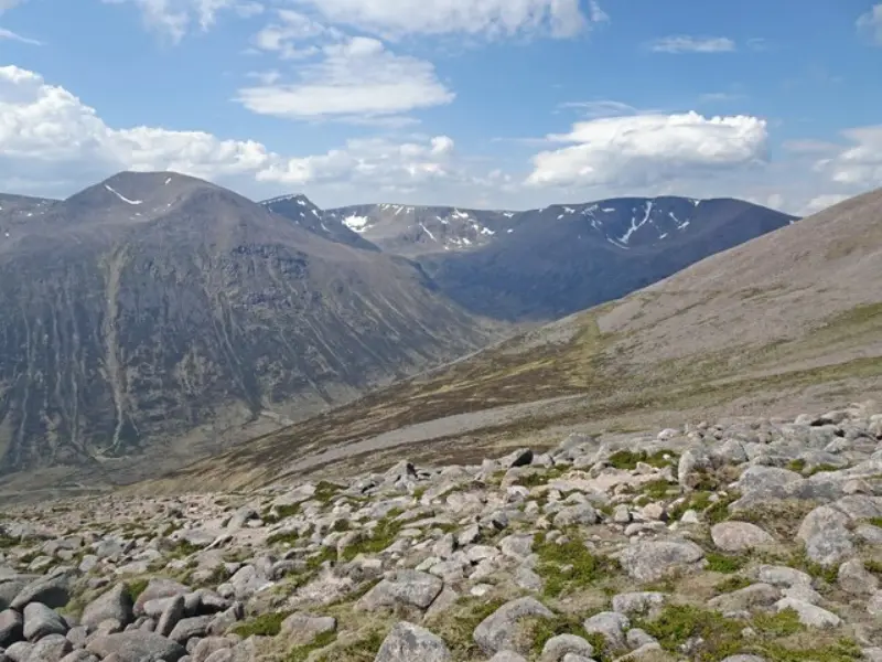 NN9998 : Ben Macdui's Bouldery Slopes
