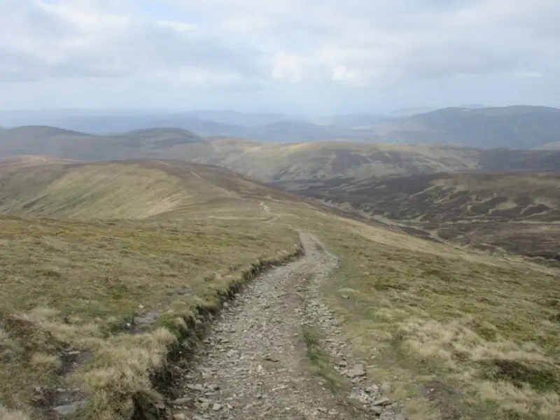 NO0475 : Track heading down Glas Tulaichean